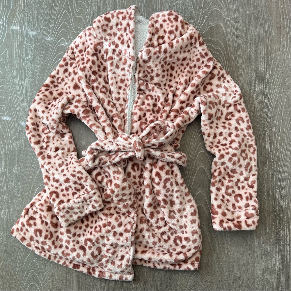 Colsie Leopard Robe